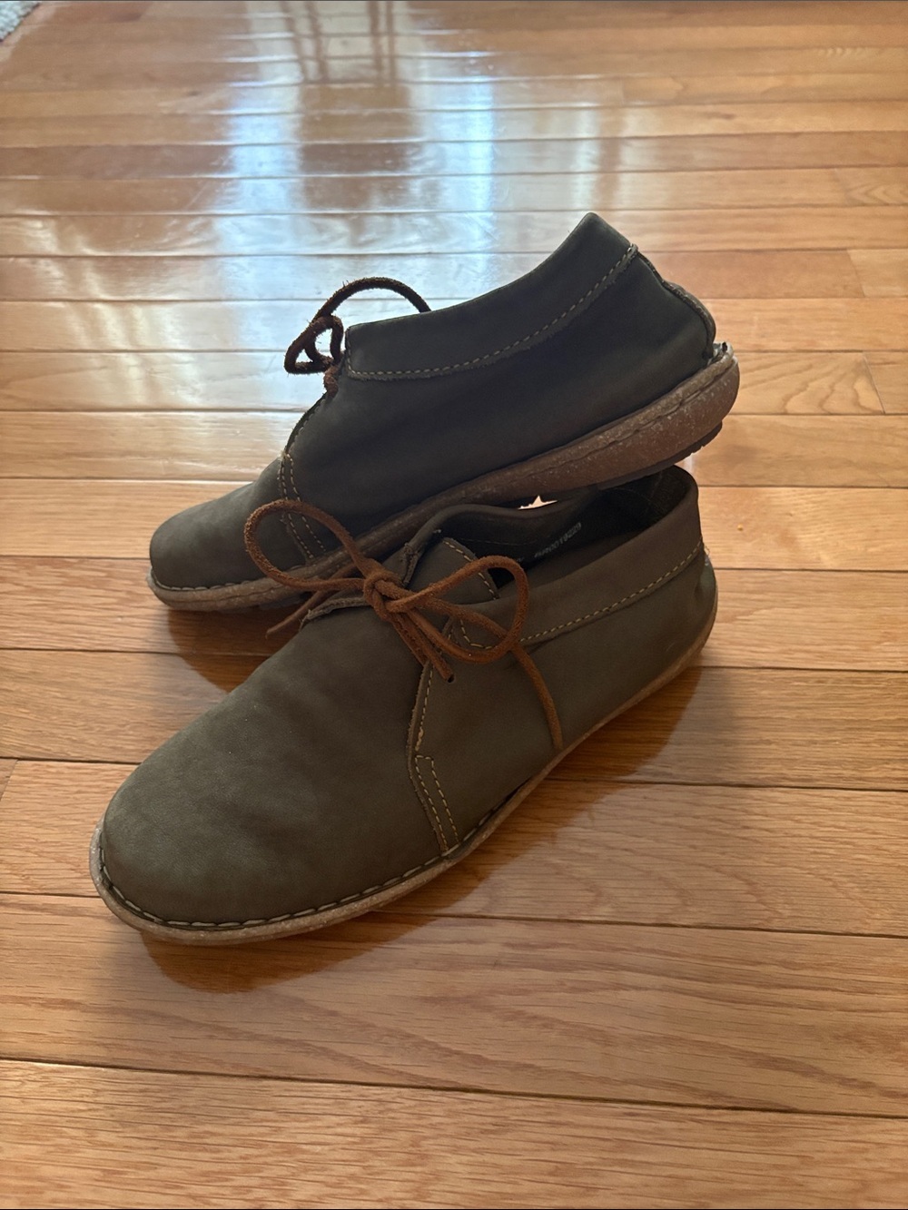 Born Women's Chukka Boots in Olive with Brown Laces